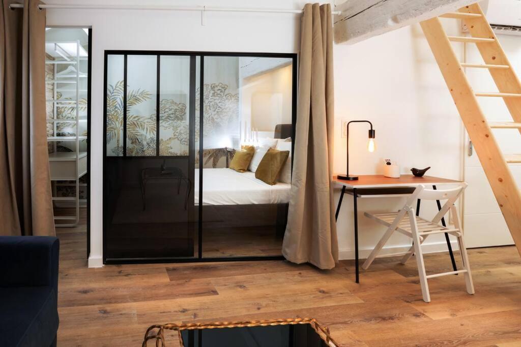 Le Palais D'Alienor - Parking Gratuit Apartment Carcassone Exterior photo